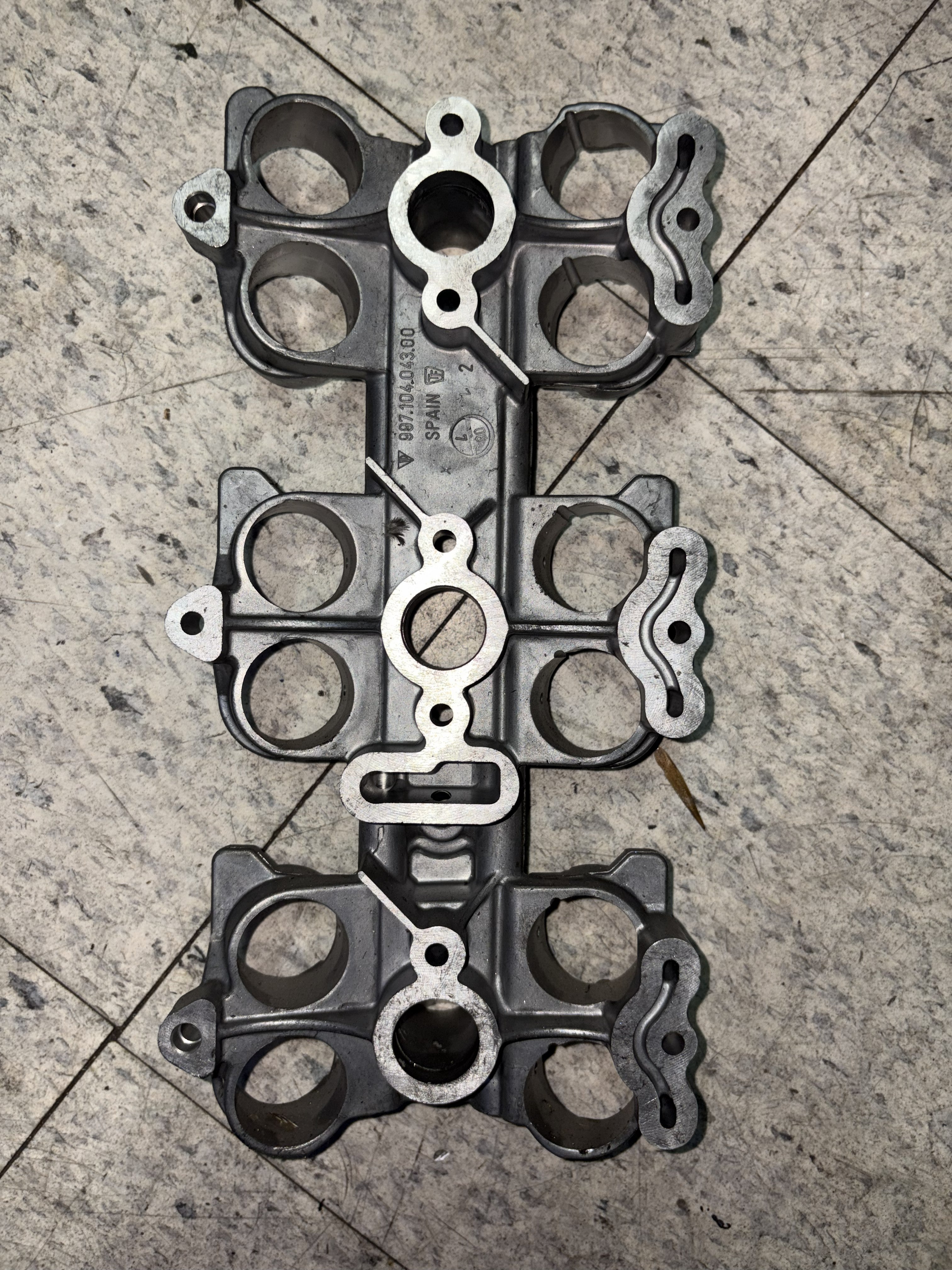 Porsche Alojamiento de buzos hidráulicos (Hydraulic Tappet Housing 997)  / Boxster / Cayman (M96/M97)