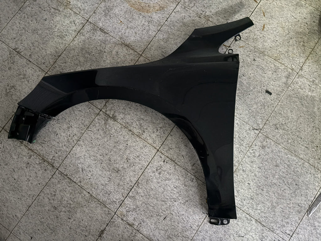 Volvo V40 salpicadera (guardafango) delantera izquierda 2013