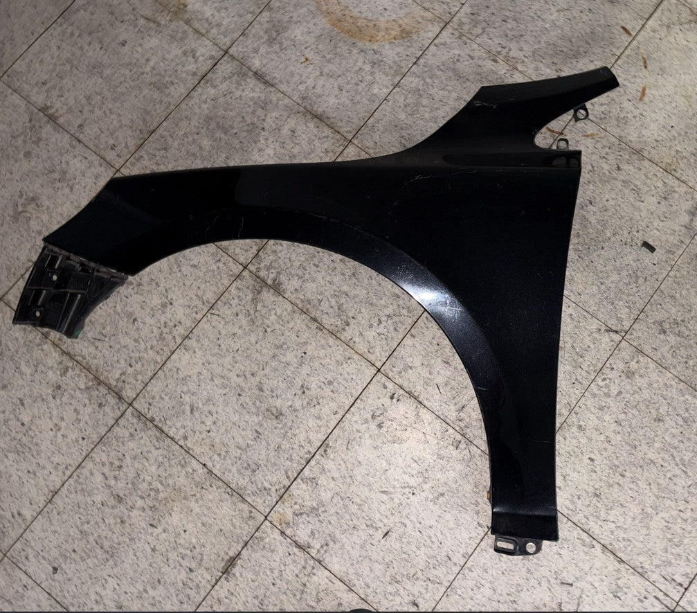 Volvo V40 salpicadera (guardafango) delantera izquierda 2013